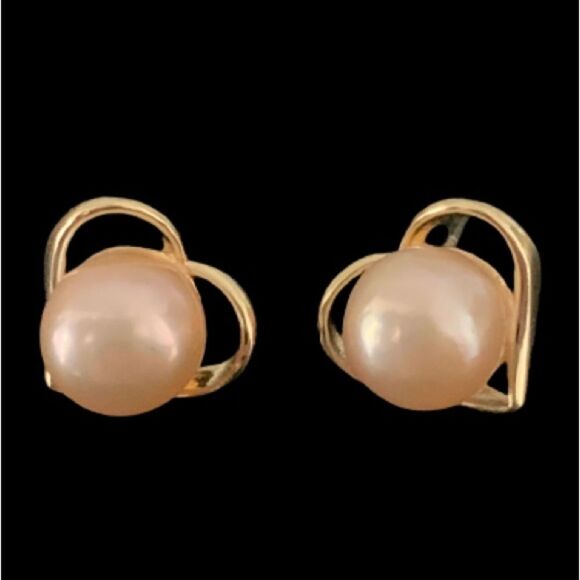 Pink Freshwater Pearl Stud Earrings in 18k Gold Plated Heart Setting - Picture 3 of 8